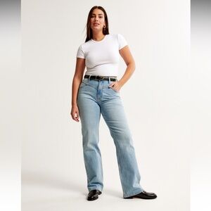 👖A&F Curve Love High Rise 90s Relaxed Jean In Medium With Yoke👖